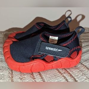 Used. Excellent Used Condition. Speedo Swim Shoes. Size Small (4)